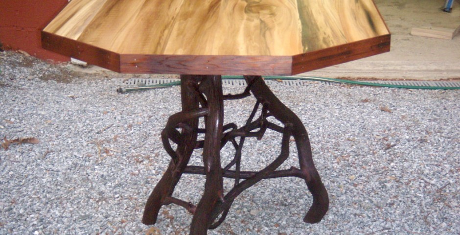 Laurel Dining Table